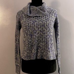 American Eagle Sweater Never worn, Good Condition, no picks or tears